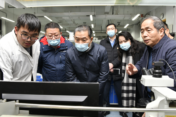 李兴旺调研检查实验室安全工作