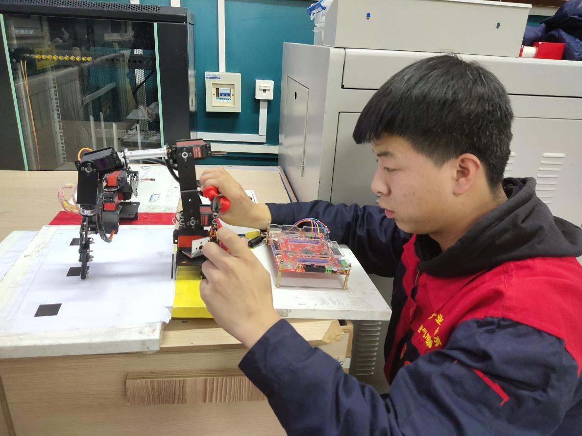 我校继续教育学院学生在第三届北京市大学生文创设计大赛斩获一等奖
