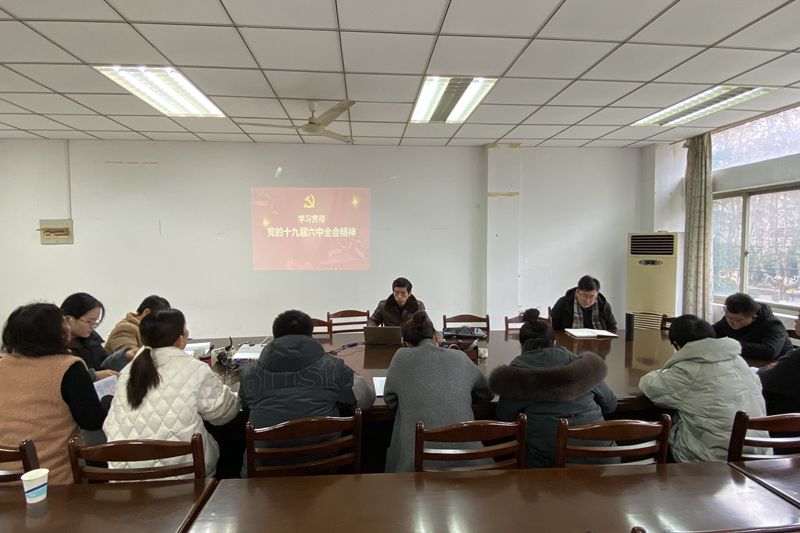 校领导在研究生院党支部讲授“学习贯彻党的十九届六中全会精神”专题党课