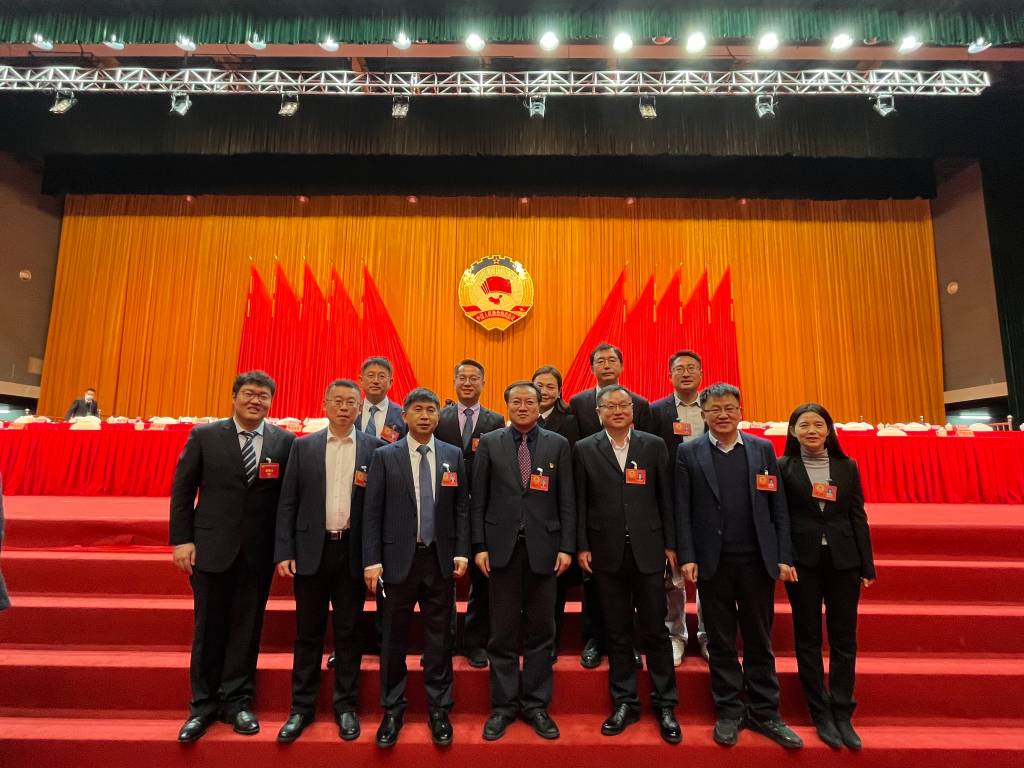 我校新一届人大代表、政协委员参加大连市、区“两会”
