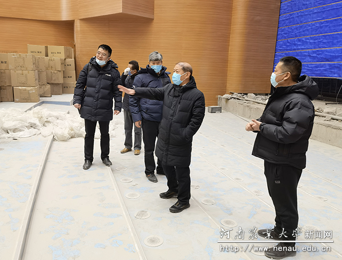 校长介晓磊察看龙子湖校区在建项目