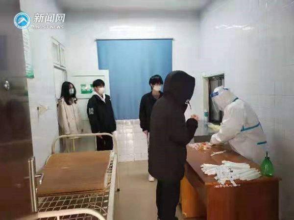 【我为师生办实事】便捷的核酸检测服务来了！学工处和校医院携手为学生返家解忧