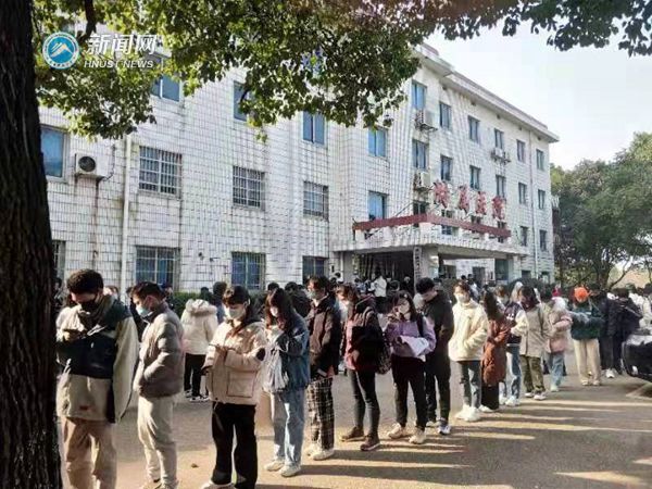 【我为师生办实事】便捷的核酸检测服务来了！学工处和校医院携手为学生返家解忧