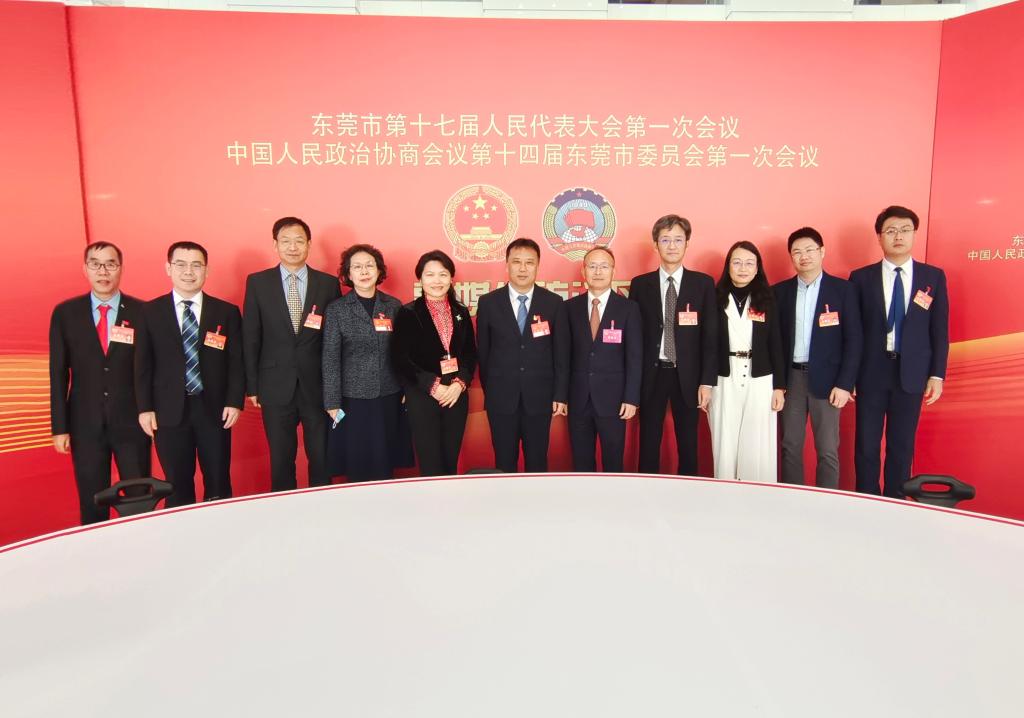 我校新一届人大代表、政协委员市“两会”认真履职参政