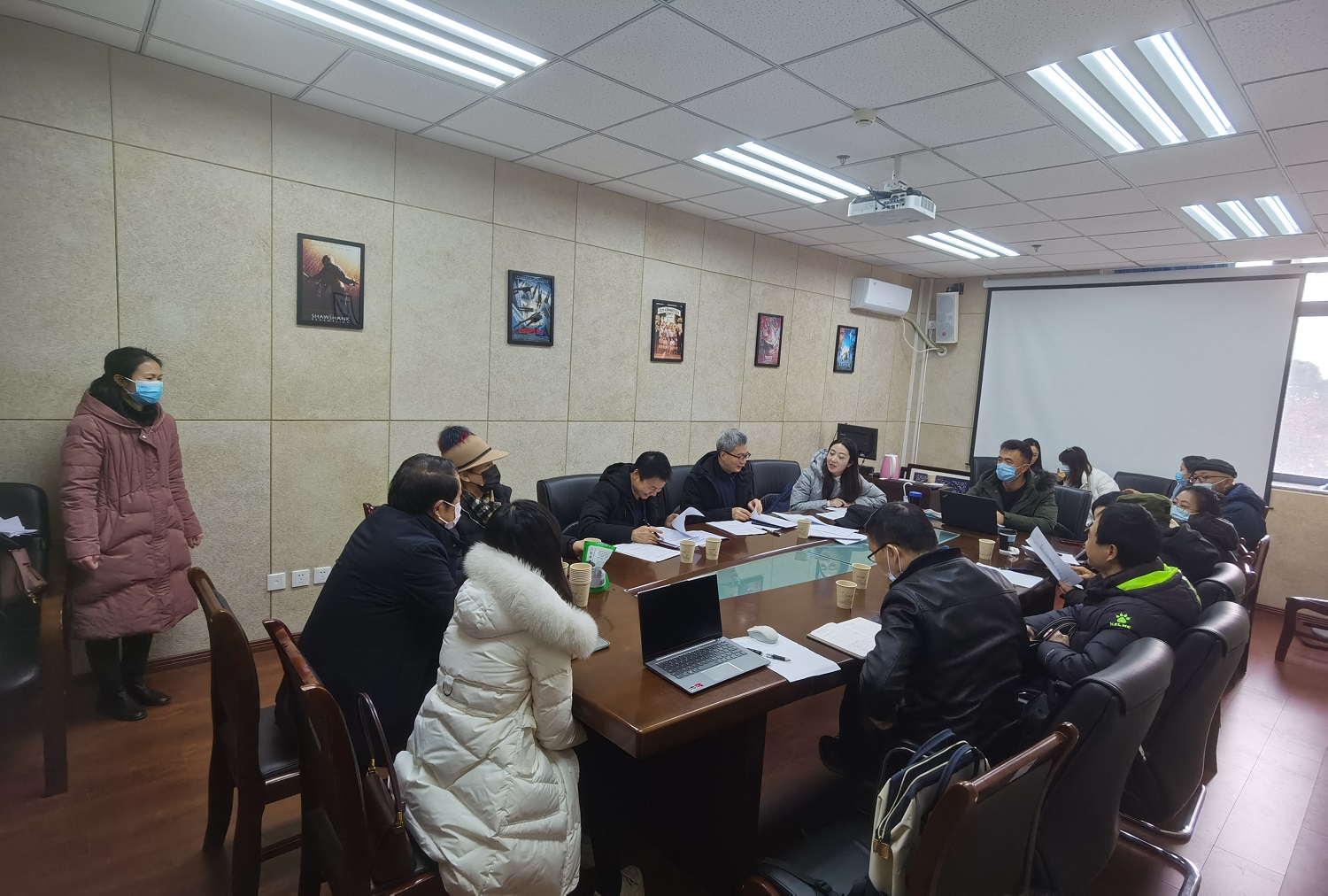 学校举行2022年度国家级科研项目申报辅导会