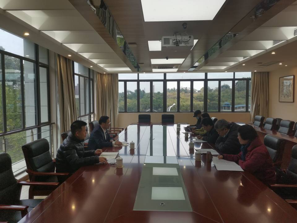 校党委召开省政协委员校情座谈会