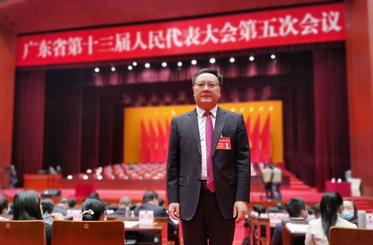 我校人大代表、政协委员在省“两会”发出广外声音