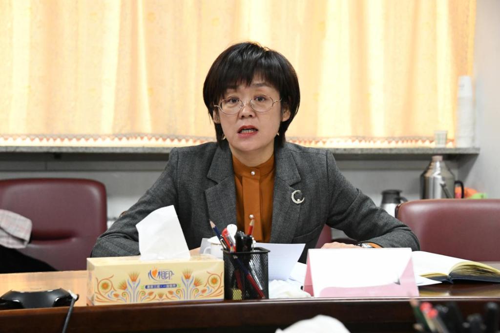 内蒙古自治区中部片区2022年民族语言授课学校高中阶段国家统编教材教师国家通用语言培训启动会在我校举行