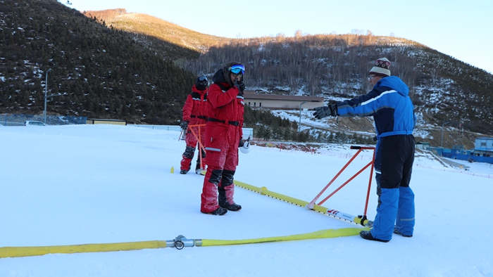 我校教师参与完成2022年北京冬奥会冰状雪赛道制作工作