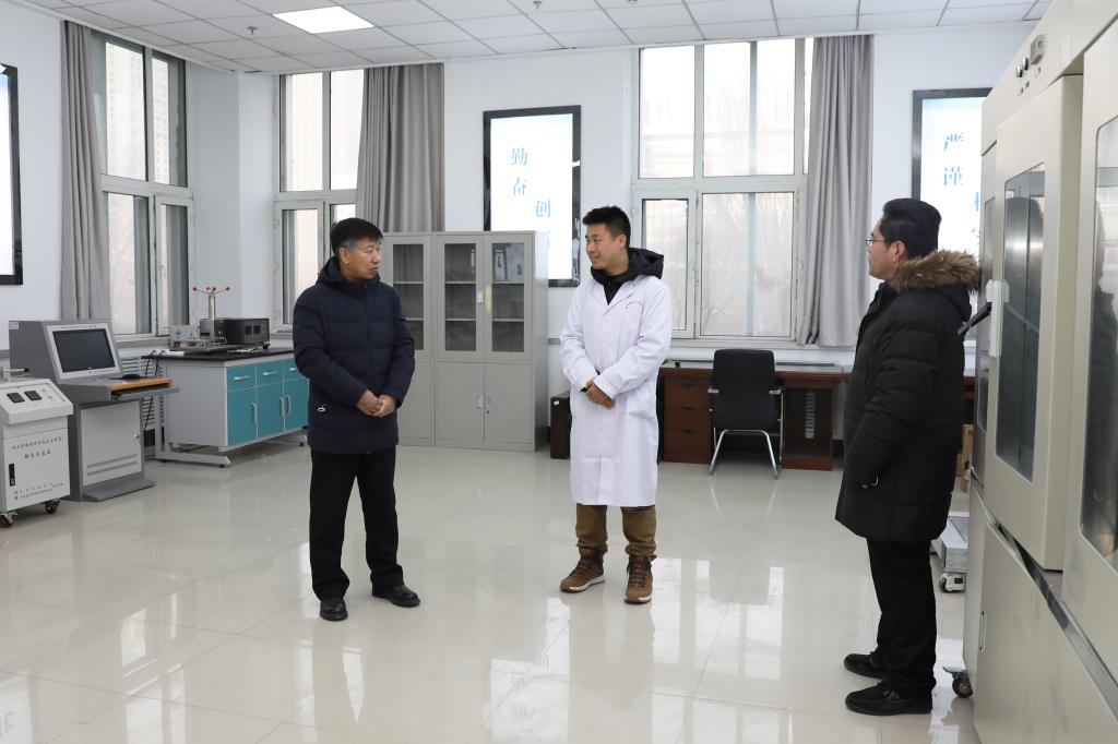 副校长高洪峰走访慰问我校人才代表