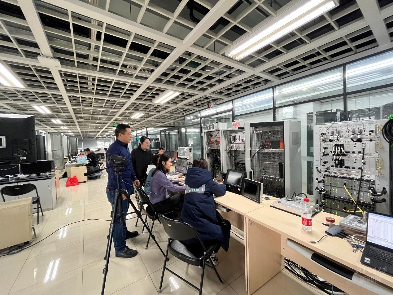 【寒假视角】电信学院师生坚守科研岗位