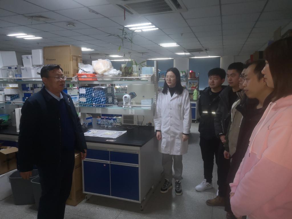 生命科学学院除夕慰问留校研究生