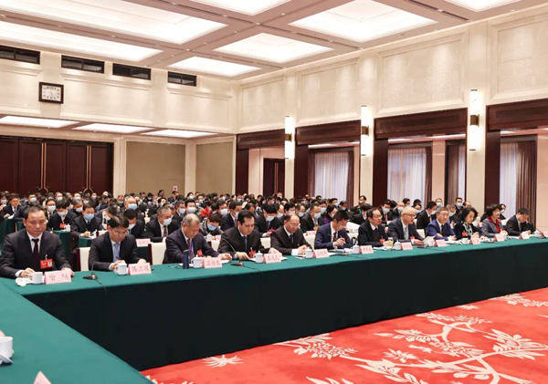 温兴生在省政协十二届五次会议联组讨论上发言