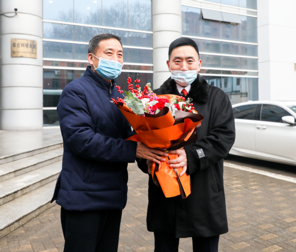 省人大常委会党组副书记、副主任樊金龙来校看望慰问王永进教授
