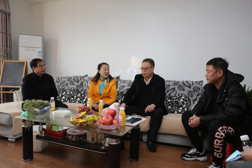保定市委常委、宣传部部长曹海波看望慰问我校河北省道德模范郭素萍研究员