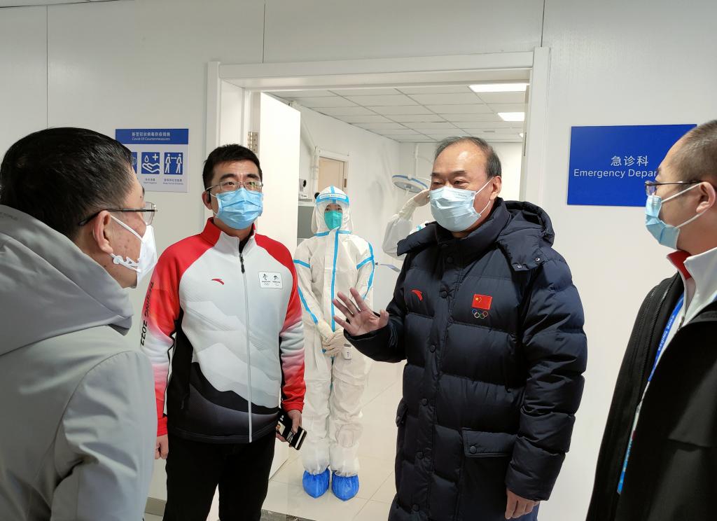 徐建培到张家口冬奥村综合诊所调研指导工作