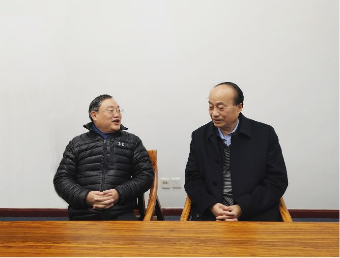 校党委书记成旦红走访慰问理学院可持续能源研究院张久俊院士