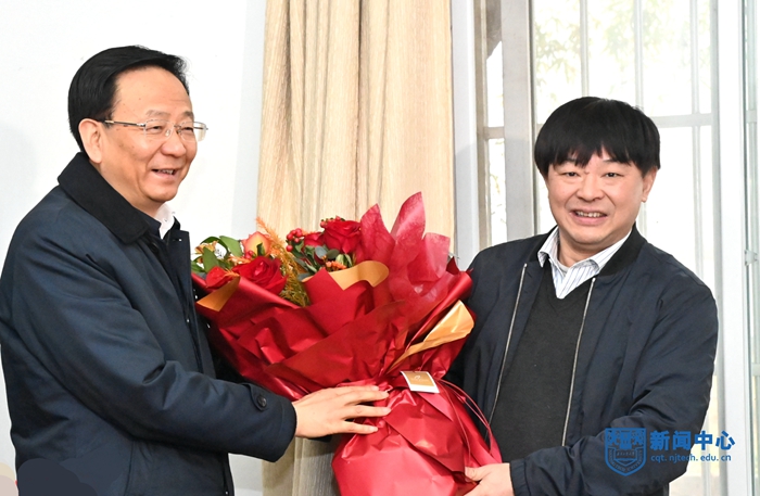 南京市委副书记、代市长夏心旻来校慰问应汉杰院士