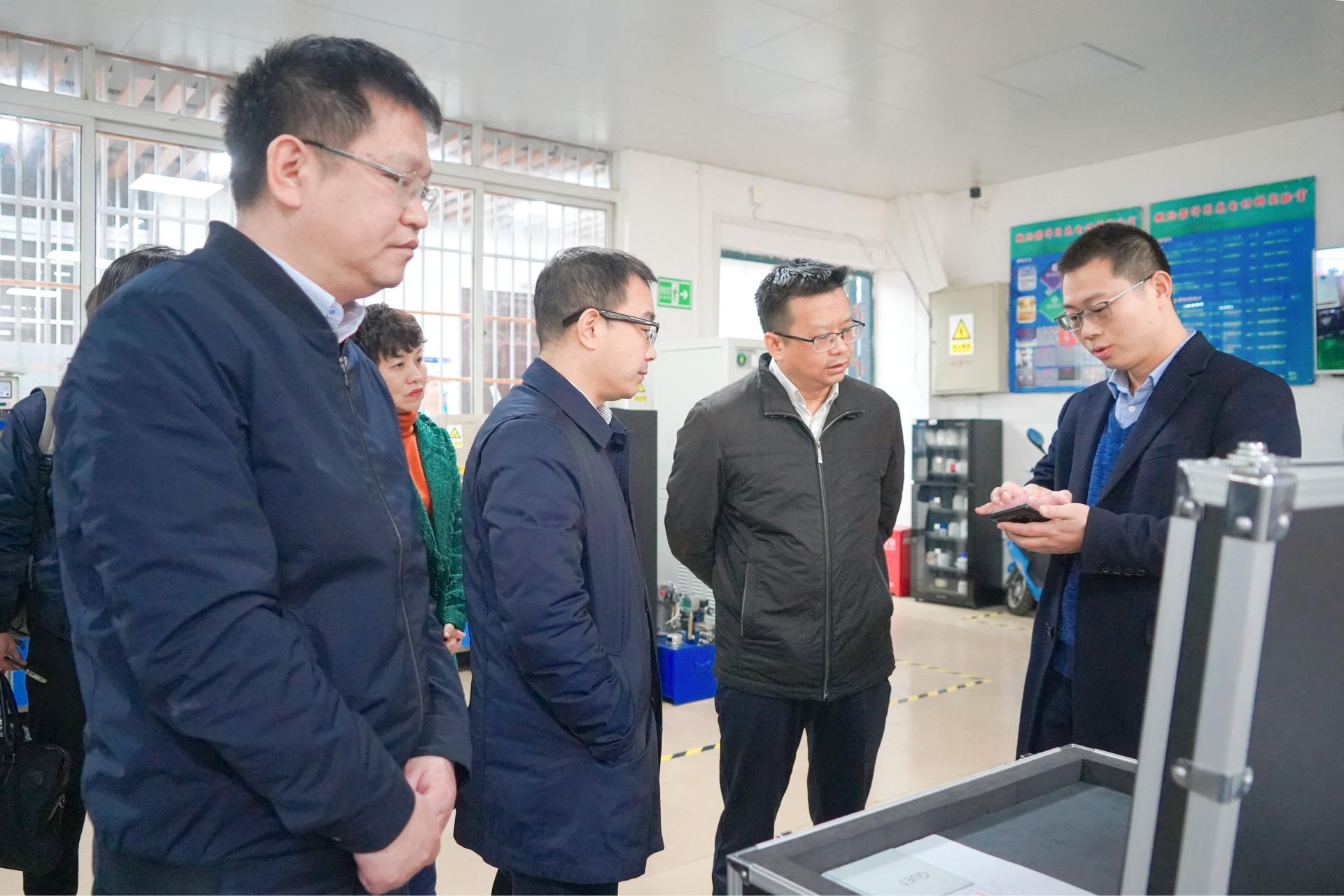 南宁市副市长丁伟一行来我校调研