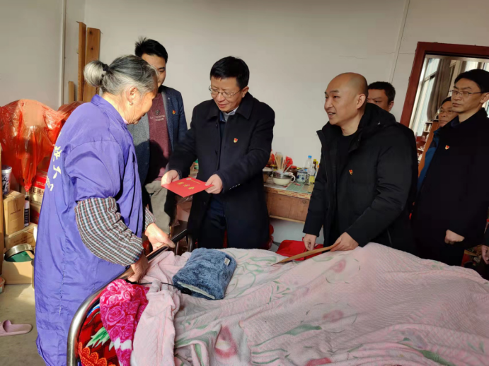校长赵小敏带队赴学校定点帮扶村开展春节前走访慰问及调研活动
