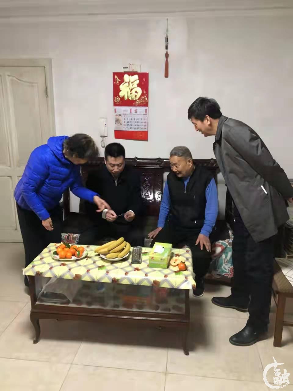 校领导慰问离退休老同志 浓浓关怀暖人心