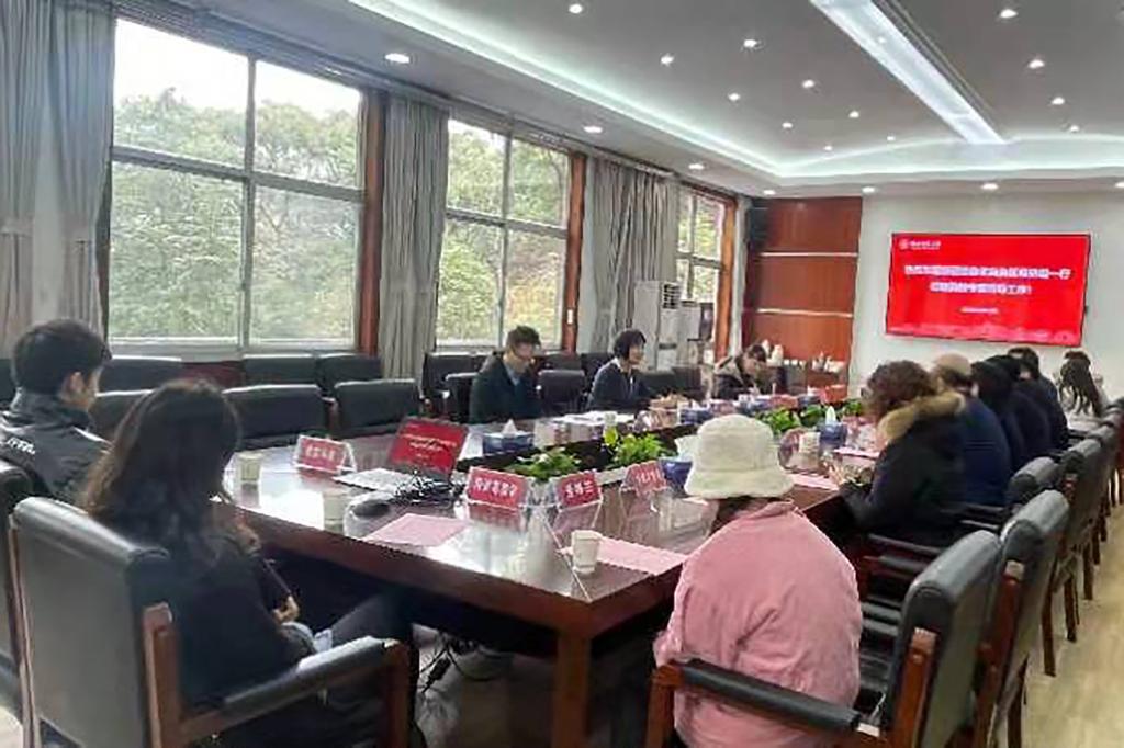 新疆维吾尔自治区调研组来校调研