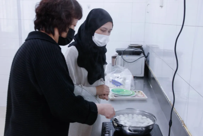 东林留学生这样过虎年元宵节