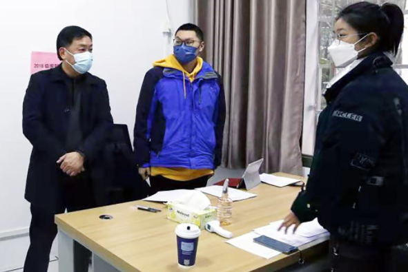 王辉调研新学期学生报到工作