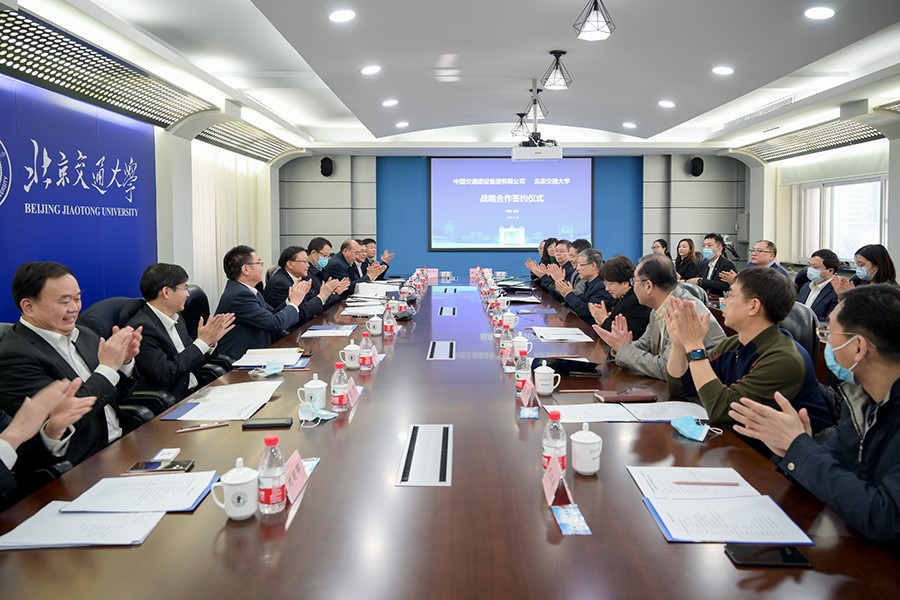 学校与​中国交通建设集团有限公司签署战略合作协议
