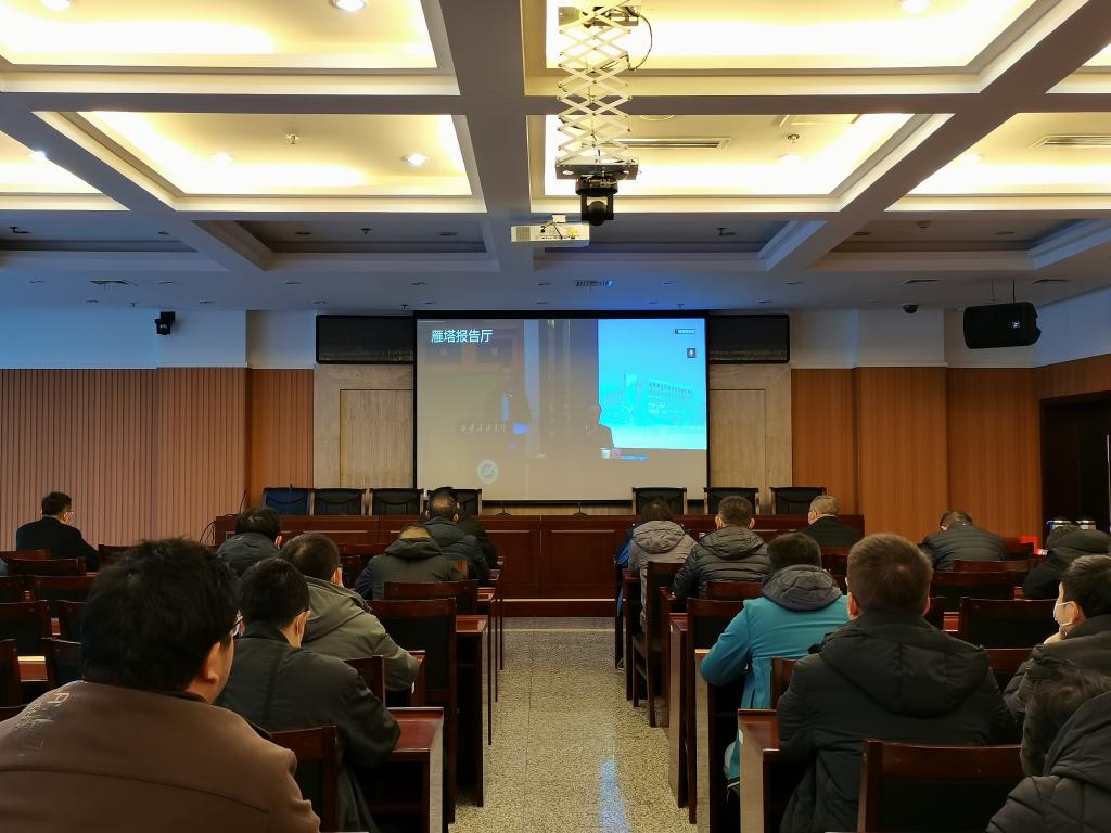 校党委书记赛云秀为全校处科级干部作培训报告