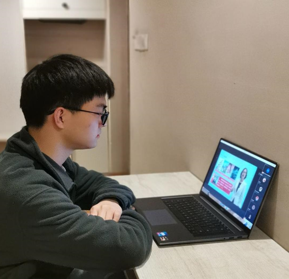 学工部组织全校学生收看“开学第一课”