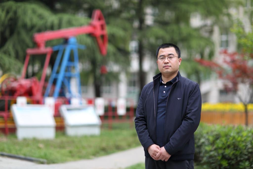 我校黄海教授获2022年度陕西省“杰出青年科学基金”项目资助