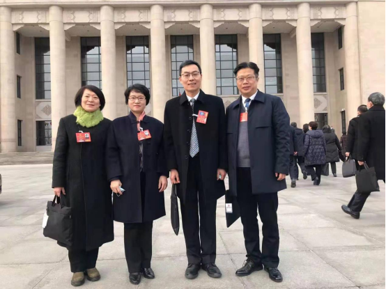 我校出席天津市“两会”的代表委员载誉而归