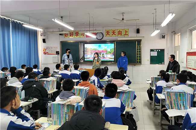 2022年优秀学子回访母校活动圆满完成
