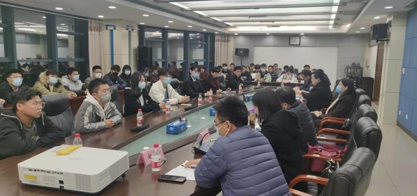 长安大学2021级本科新生系列座谈会召开