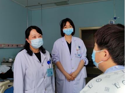 41岁女子肚大如“足月” 妇科医生精细探查为其摘除一直径25cm重达7斤的子宫肌瘤