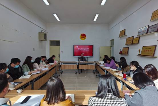 全体团干部热议学校工作报告