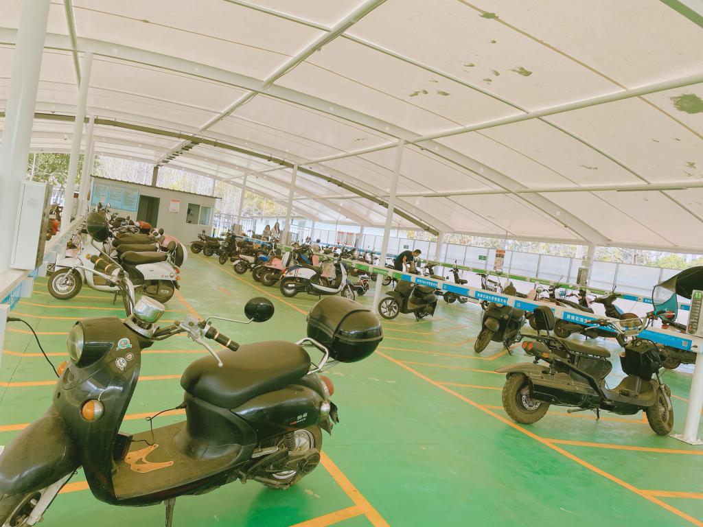 【我为师生办实事】学校为师生建成电瓶车充电站