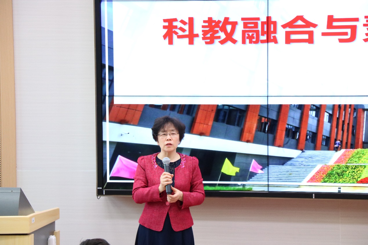校长谭天伟带队赴昌平校区召开科教融合与素质教育现场推进会
