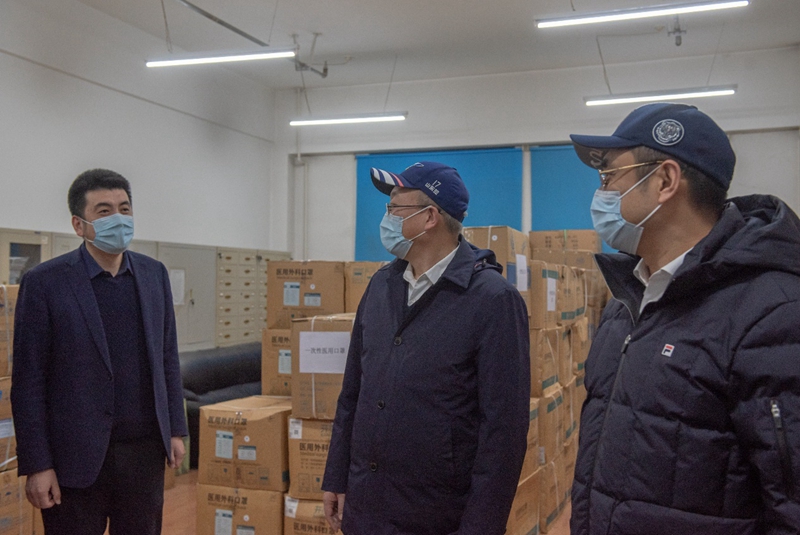 学校领导深入一线检查指导疫情防控工作并慰问工作人员
