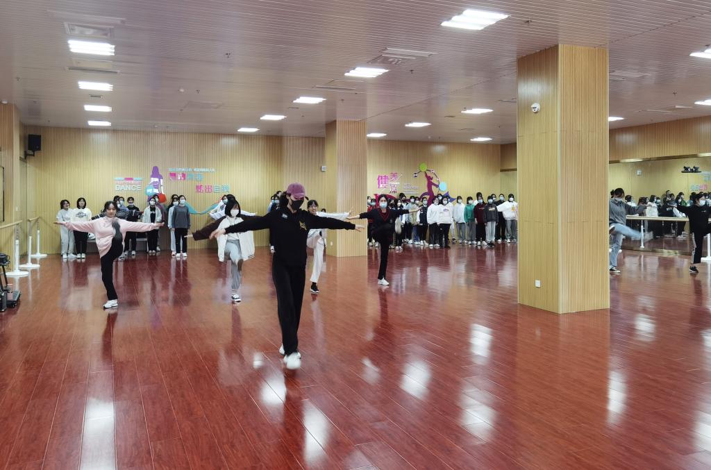 我校体育教学蓬勃开展效果好