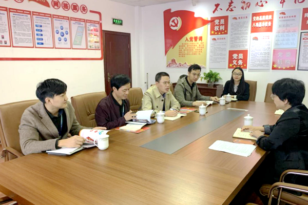 设计艺术学院和数字媒体与信息工程学院赴长华社区对接区域化党建工作