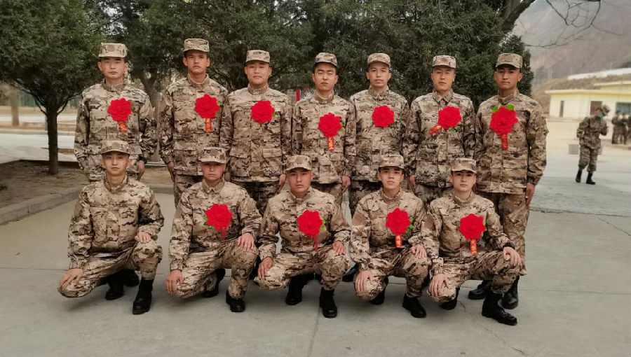 学校2022年上半年应征入伍大学生参加省军区新兵欢送会