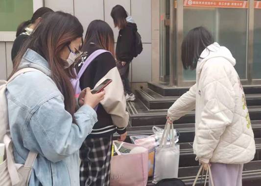 全校各级团组织倾心关怀解除隔离学生