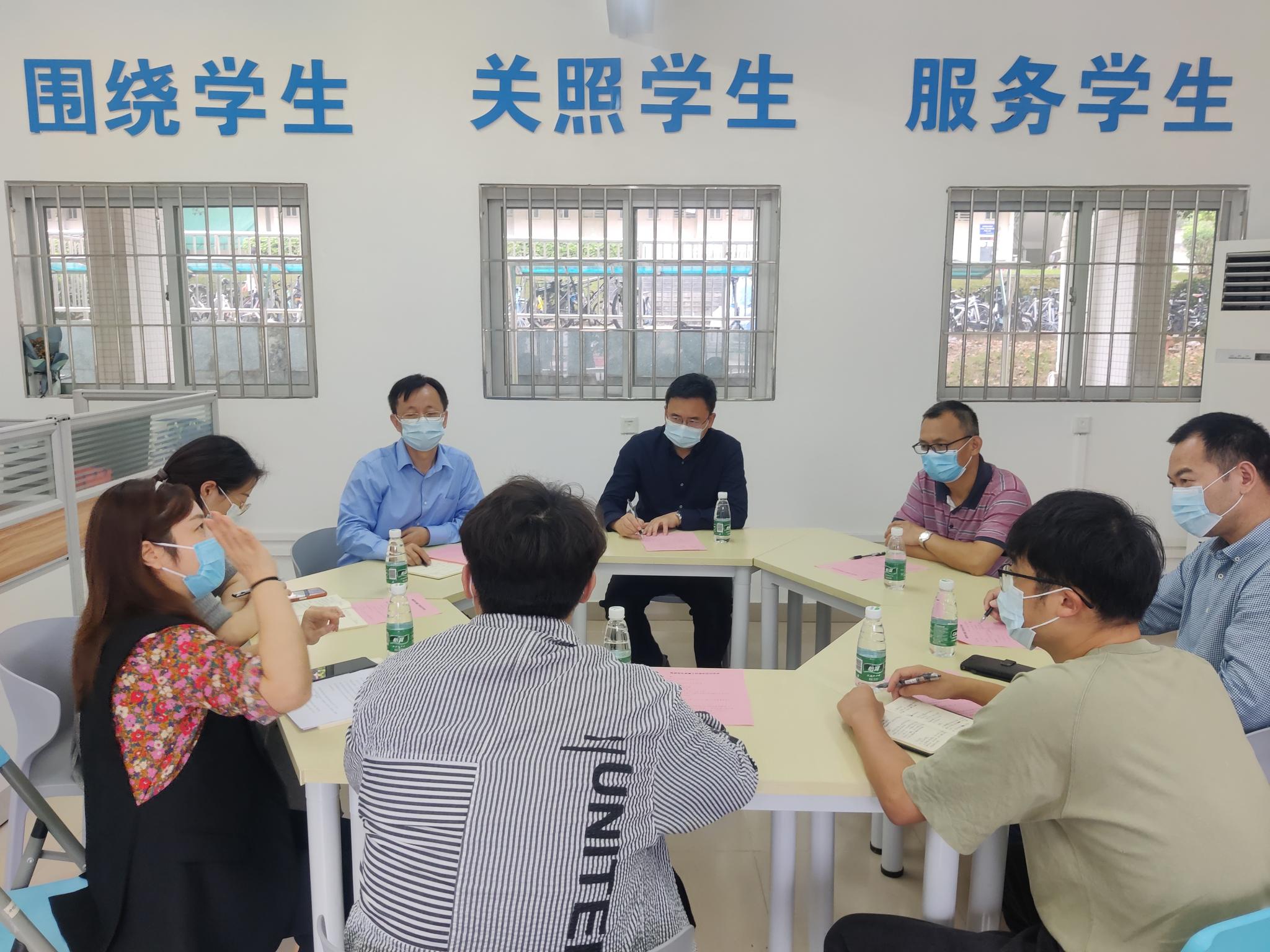 宋垚臻到学生社区调研基层党建工作