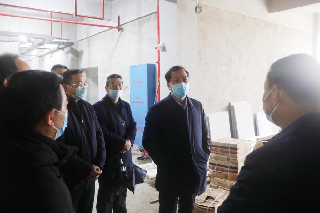 刘起军一行调研科技文化东广场建设情况