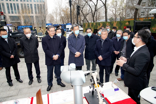 教育部党组书记、部长怀进鹏到北理工调研