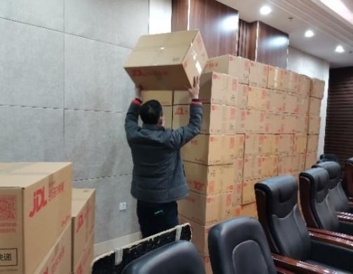 “倒春寒”里送温暖 心系一线暖民心