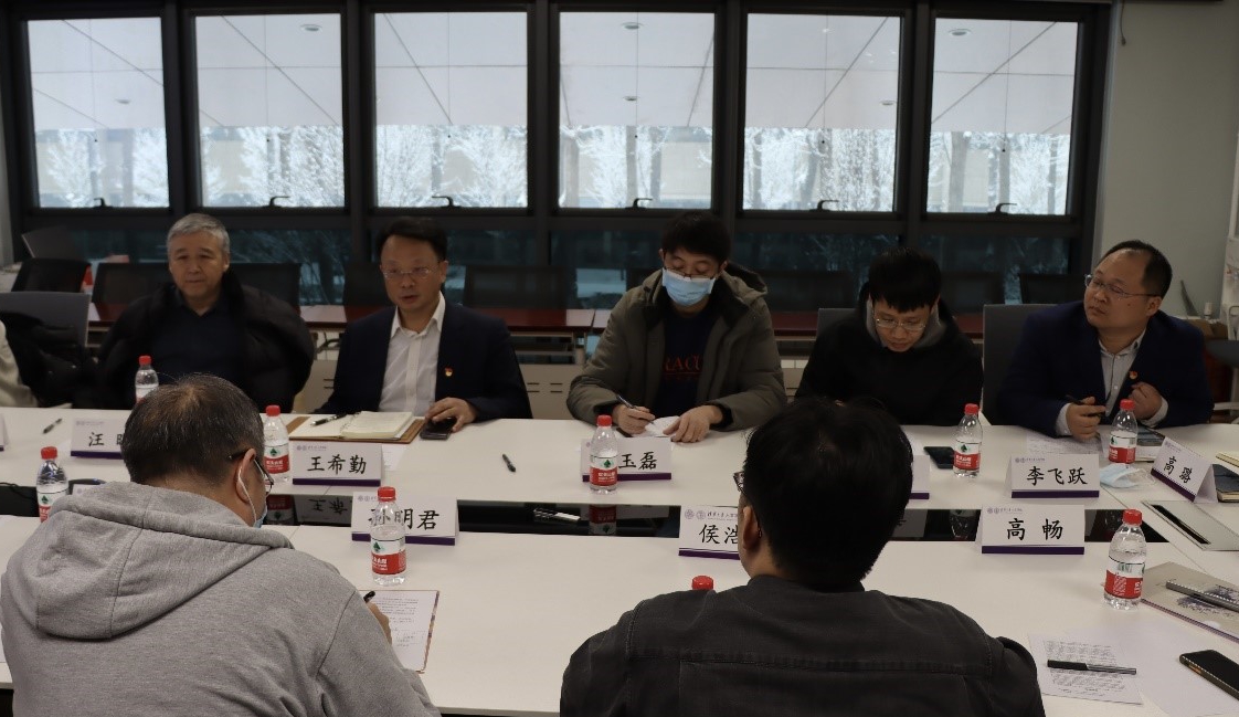 王希勤参加中文系教工党支部组织生活会