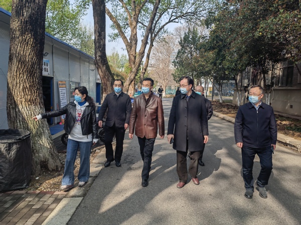 校长陈发棣率队检查学校疫情防控工作